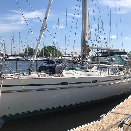 Stay Only Or Sailaway With Friends And Family Have More Fun Medemblik Exterior photo